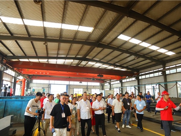 嘉賓參觀廠區