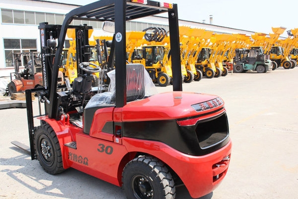 內燃叉車出現搗缸現象是因為什么？